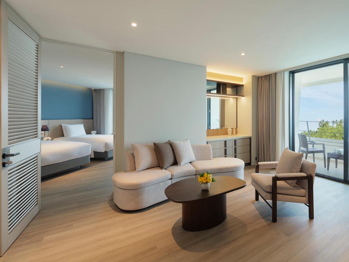 Parnas Hotel Jeju Seogwipo Exterior photo Deluxe Ocean View Suite