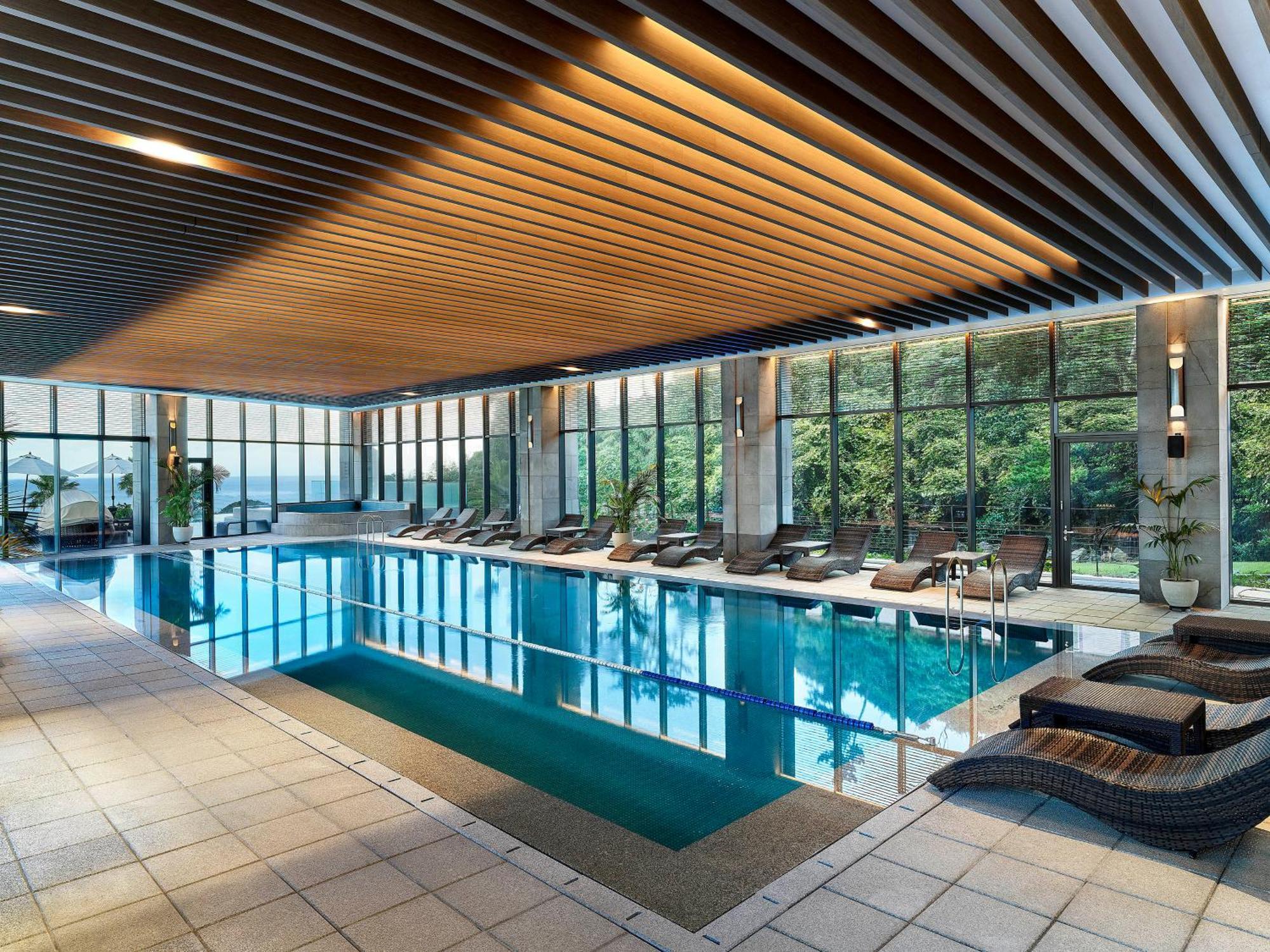 Parnas Hotel Jeju Seogwipo Exterior photo The swimming pool at the hotel