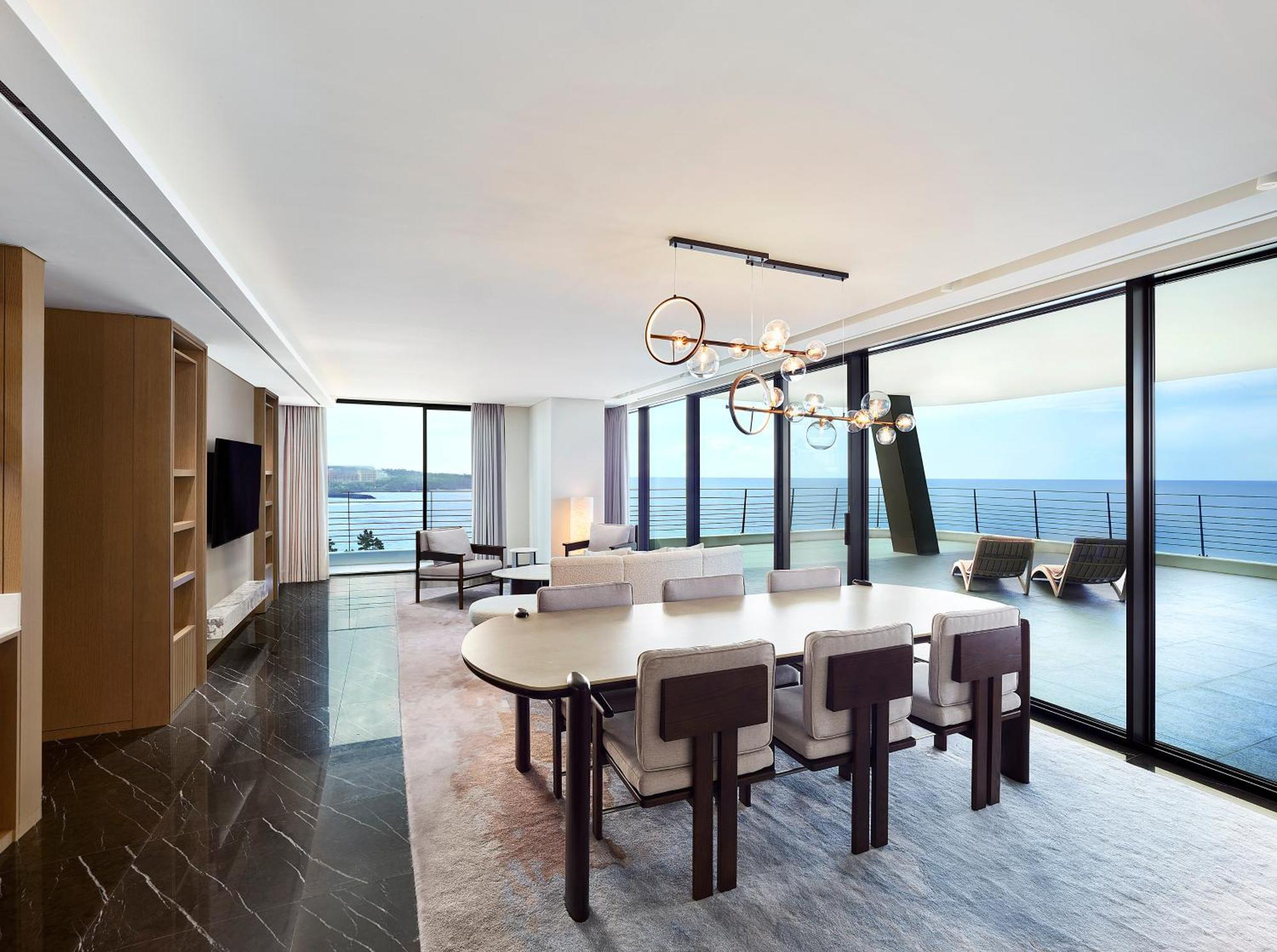 Parnas Hotel Jeju Seogwipo Exterior photo A suite at the West Hollywood hotel
