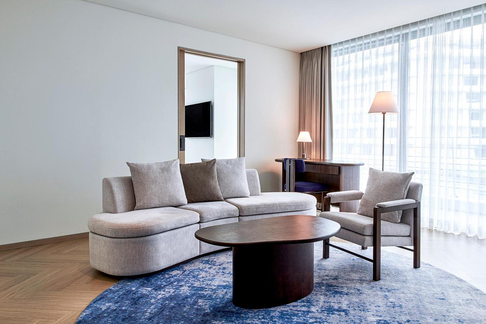 Parnas Hotel Jeju Seogwipo Exterior photo Living room