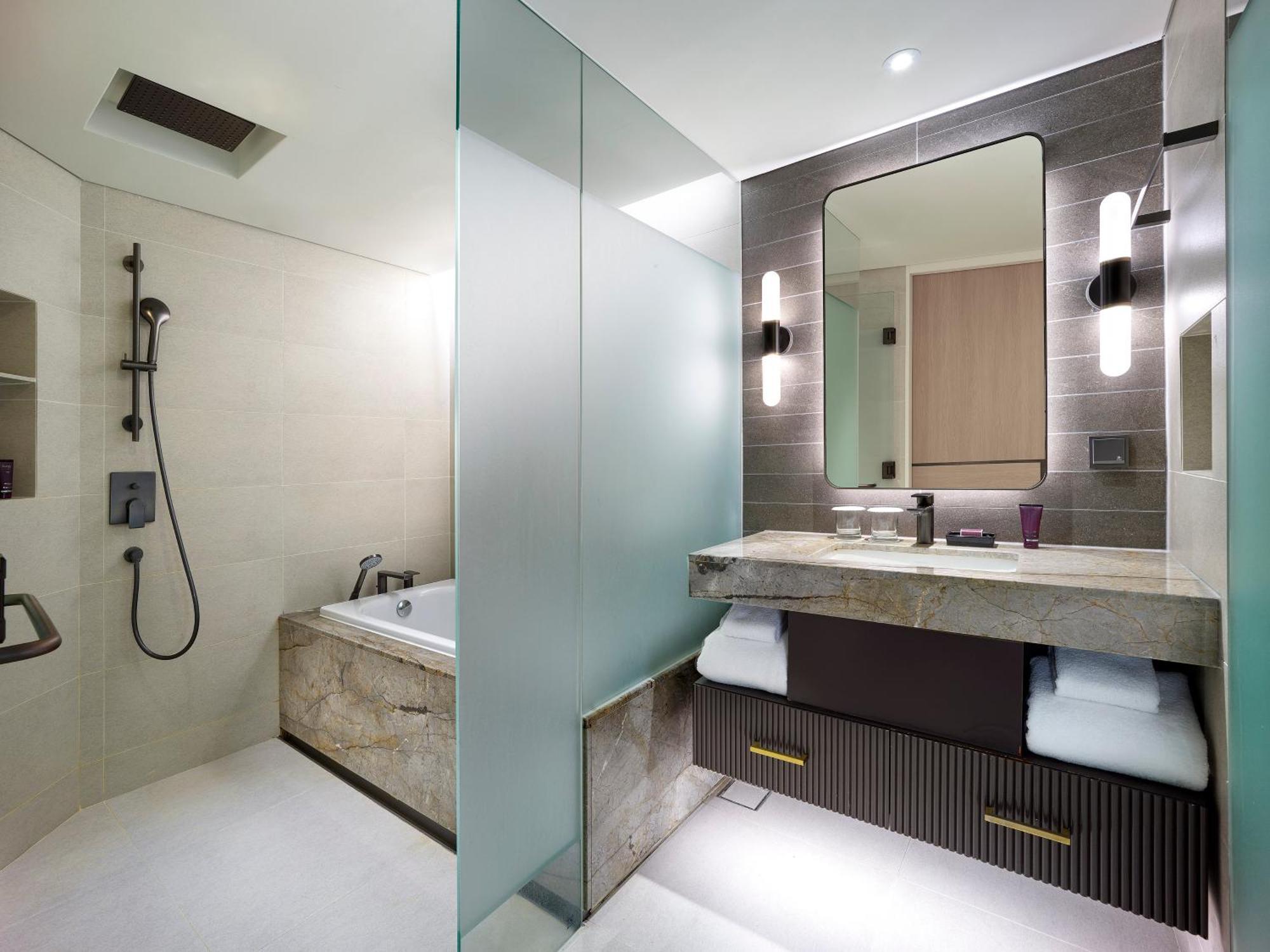 Parnas Hotel Jeju Seogwipo Exterior photo Bathroom
